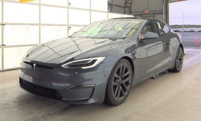 2022 Tesla Model S Plaid