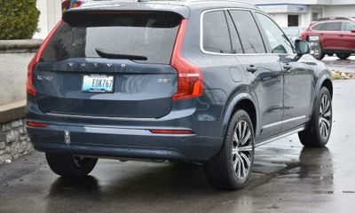 2023 Volvo XC90 Core Bright Theme