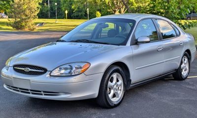 2002 Ford Taurus SE