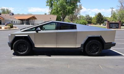 2024 Tesla Cybertruck Base