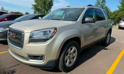 2015 GMC Acadia SLE 1