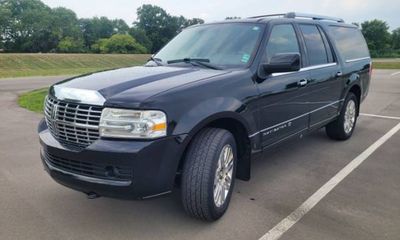 2012 Lincoln Navigator L