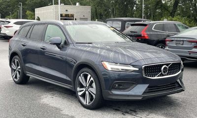2025 Volvo V60CC Plus