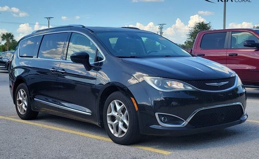 2017 Chrysler Pacifica Touring L Plus