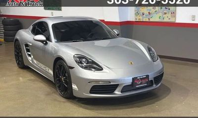 2024 Porsche 718 Cayman Style Edition