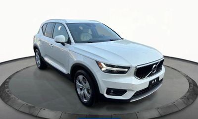 2022 Volvo XC40 Momentum Excl S60