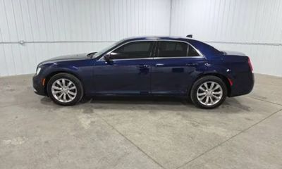 2016 Chrysler 300 Limited