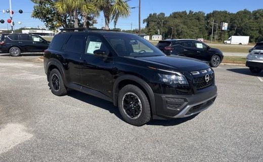 2024 Nissan Pathfinder SV