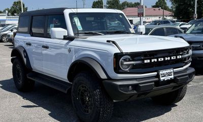 2026 Ford Bronco Outer Banks