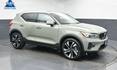 2025 Volvo XC40 Ultra Bright