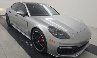 2020 Porsche Panamera GTS