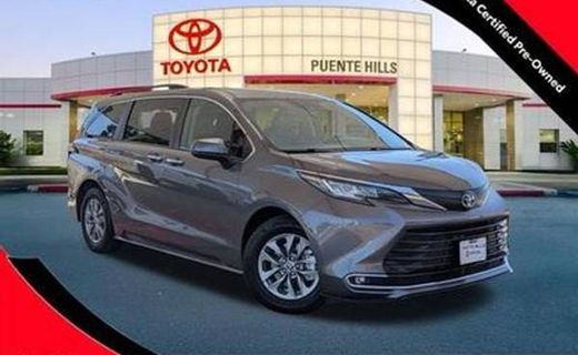 2023 Toyota Sienna XLE