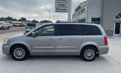 2016 Chrysler Town AND Country