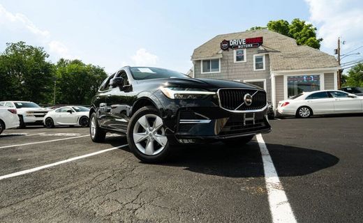 2022 Volvo XC60 Momentum