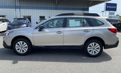 2019 Subaru Outback Base ES