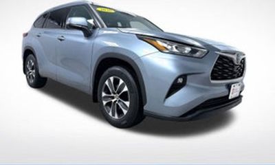 2022 Toyota Highlander LE