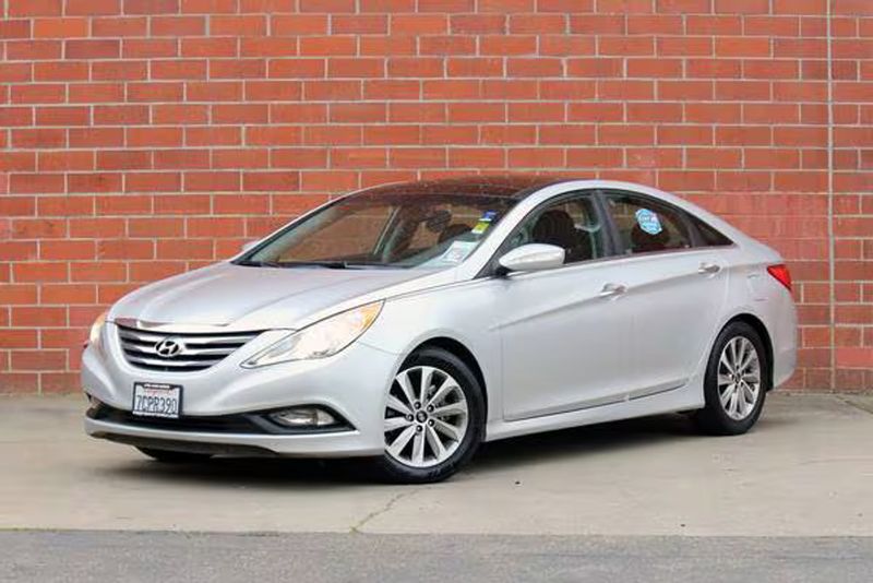 2014 Hyundai Sonata — a typically priced live listing
