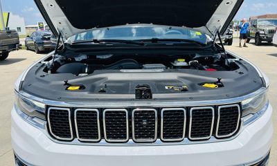 2023 Jeep Wagoneer Base