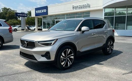 2024 Volvo XC40 Plus Bright