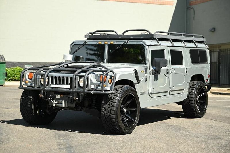 2000 Hummer H1 — a typically priced live listing