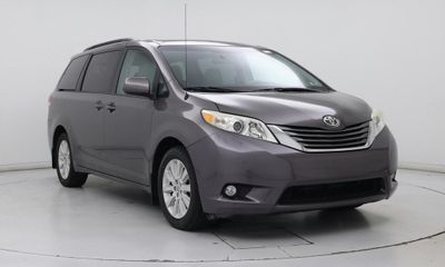 2014 Toyota Sienna XLE 7 Passenger