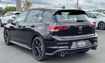 2024 Volkswagen Golf GTI 380 SE