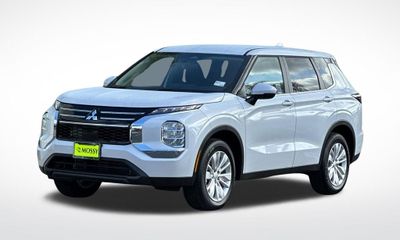 2026 Mitsubishi Outlander ES