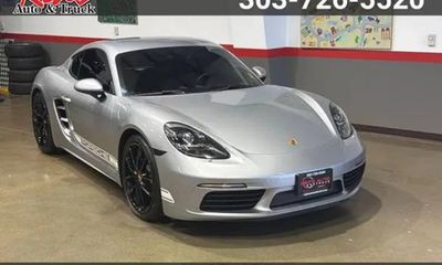 2024 Porsche 718 Cayman Style Edition