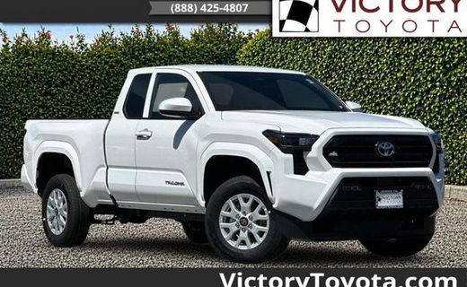 2026 Toyota Tacoma SR5 Xtracab