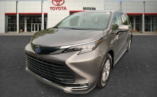 2024 Toyota Sienna XLE