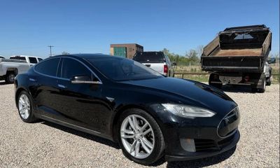 2013 Tesla Model S