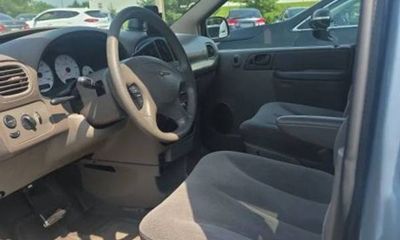 2003 Chrysler Town AND Country Base