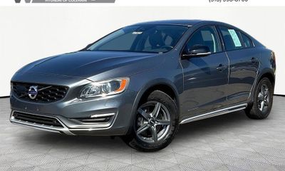 2016 Volvo S60 Cross Country Platinum