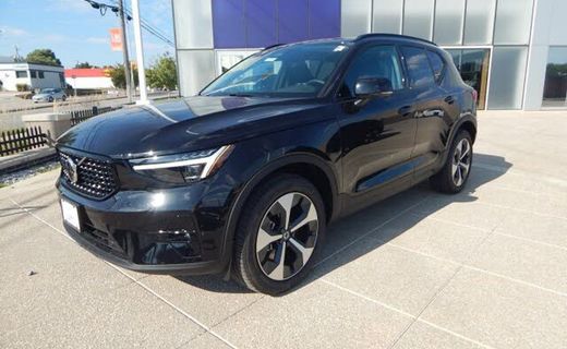 2026 Volvo XC40 Plus Dark