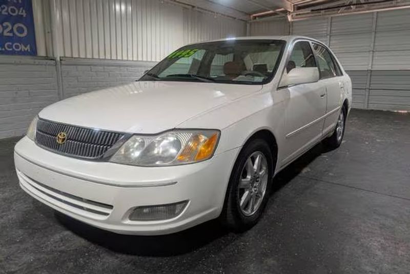 2000 Toyota Avalon — a typically priced live listing