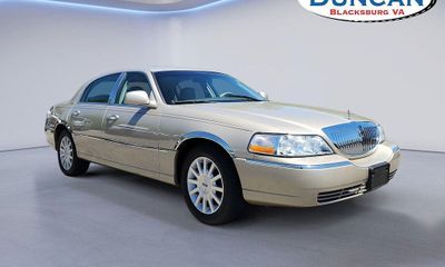 2007 Lincoln Town CAR Signature