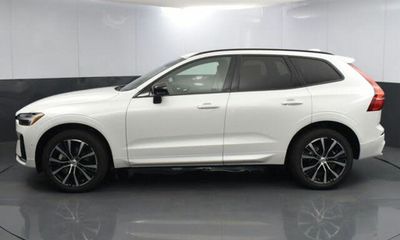 2023 Volvo XC60 Plus Dark