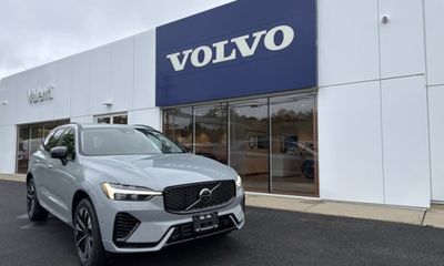 2026 Volvo XC60 Plus Dark