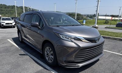 2021 Toyota Sienna LE Plus Package