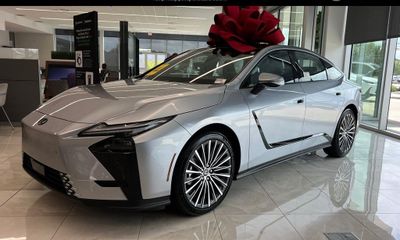 2026 Lexus ES 350E Premium