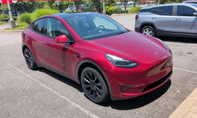 2025 Tesla Model Y Long Range