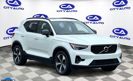 2023 Volvo XC40 Ultimate Dark