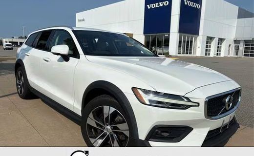 2021 Volvo V60CC Momentum