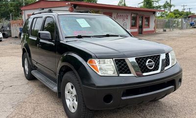 2006 Nissan Pathfinder LE