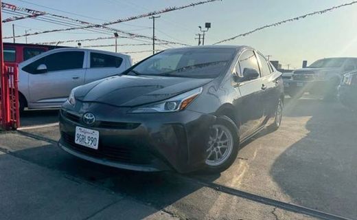 2021 Toyota Prius LE