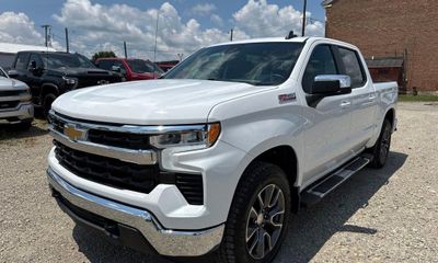 2023 Chevrolet Silverado LT