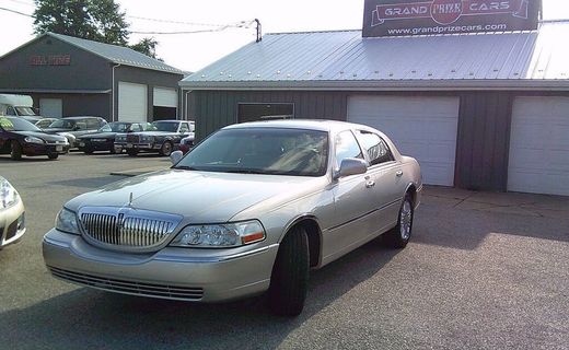 2007 Lincoln Town CAR Signature Limited