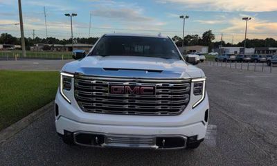 2023 GMC Sierra Denali
