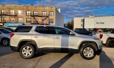 2019 GMC Acadia SLE 1