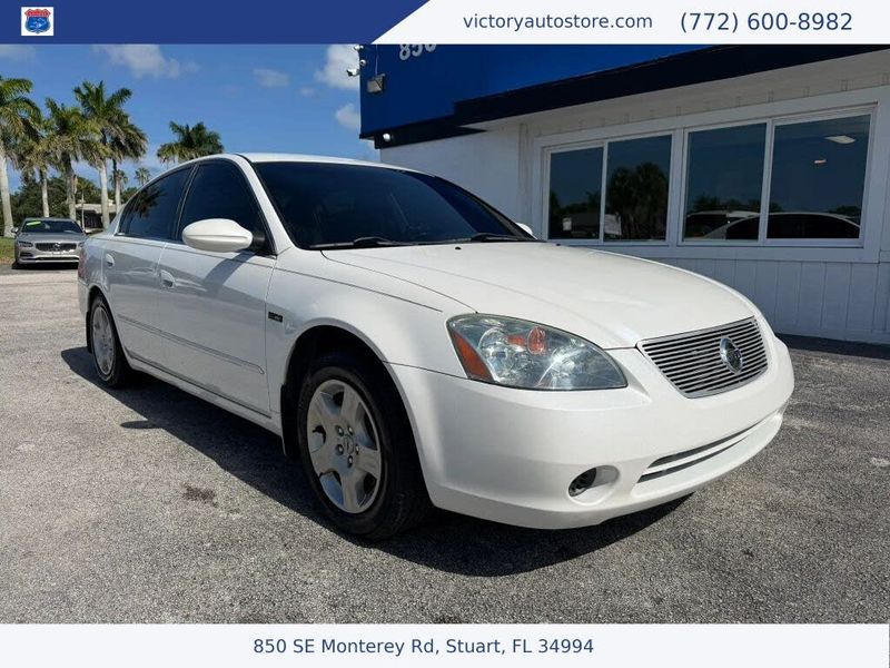 2004 Nissan Altima — a typically priced live listing